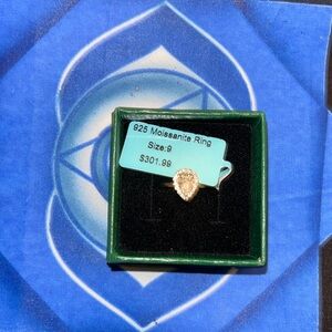 Pear-Shaped 925 Sterling Sliver Moissanite Ring. & Swarovski around the stone.